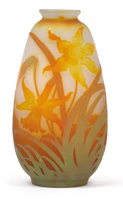 An overlaid and etched glass vase by Gallé, - Secese a umění 20. století