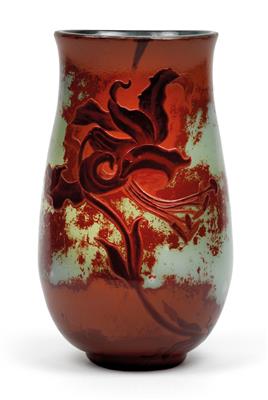 An overlaid and etched glass vase by Gallé, - Secese a umění 20. století