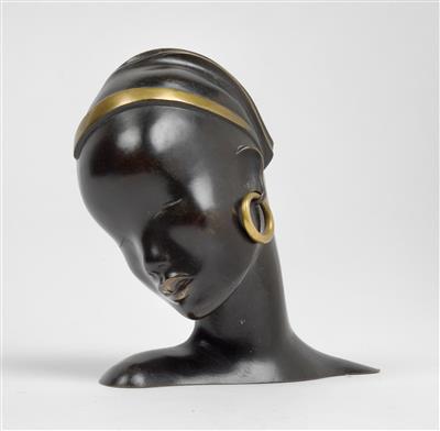 “Inderin”, a female head, model no. 4740, Werkstätten Hagenauer, Vienna - Jugendstil e arte applicata del XX secolo