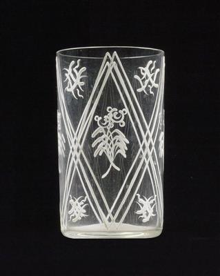 A beaker with floral and geometrical decoration, form: Josef Hoffmann, decoration: attributed to Reni Schaschl, Wiener Werkstätte, c. 1917 - Secese a umění 20. století