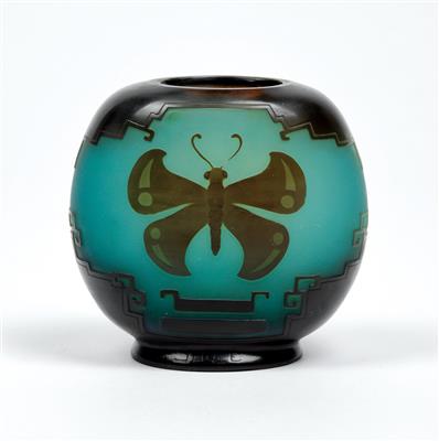 A vase with butterfly, Emile Gallé, Nancy, c. 1925 - Jugendstil and 20th Century Arts and Crafts