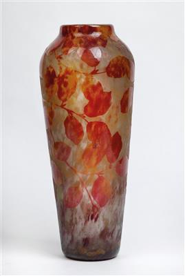 A tall vase with autumn leaves, Daum, Nancy, c. 1915 - Secese a umění 20. století