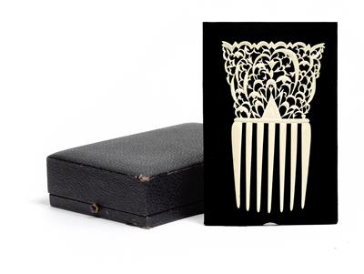 Karl Hagenauer (1898-1956), an ivory comb in original case, Werkstätte Hagenauer, Vienna, Siebensterngasse 46, Vienna VII, c. 1920 - Jugendstil and 20th Century Arts and Crafts