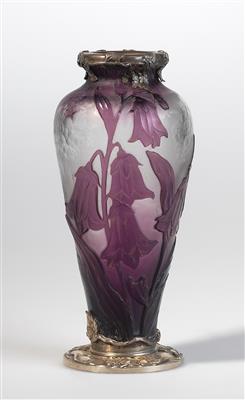 Vase mit Glockenblumen und Silberfassung, Verrerie d'Art de Lorraine, Burgun, Schverer  &  Co., Meisenthal, 1895-1900 - Jugendstil u. angewandte Kunst d. 20. Jahrhunderts