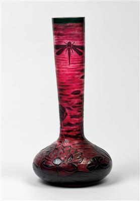 A vase with water lilies and dragonfly, Daum, Nancy, 1900–1910 - Secese a umění 20. století