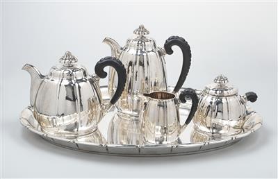 A five-piece coffee and tea silver service, Bruckmann & Söhne, Heilbronn, c. 1920 - Secese a umění 20. století