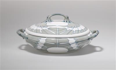 Rudolf Hentschel, a covered tureen from the “wing pattern” service, model: “T-smooth”, work design: 1900/01 - Jugendstil e arte applicata del XX secolo