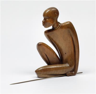 A seated African man with spear, Werkstätten Hagenauer, Vienna - Jugendstil e arte applicata del XX secolo