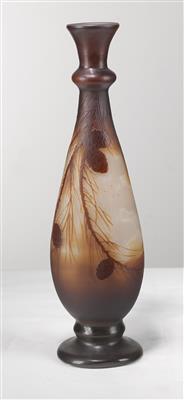 Vase mit Lärchenzweigen und -zapfen, Emile Gallé, Nancy, um 1905-10 - Jugendstil und angewandte Kunst des 20. Jahrhunderts