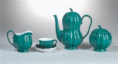 Josef Hoffmann, a complete 15-piece mocha service in melon shape for six persons, designed in 1929, executed by Vienna Porcelain Factory Augarten, c. 1934 - Jugendstil e arte applicata del XX secolo