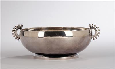 Karl Gustav Hansen (Denmark 1914–2002), a silver bowl with two handles, designed in 1932, executed by Hans Hansen, Kolding, Denmark, 1932 - Jugendstil e arte applicata del XX secolo