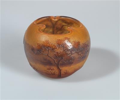 A vase with trees and lakeside landscape, Daum, Nancy, c. 1910 - Secese a umění 20. století