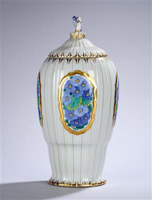 A covered vase, shape: Otto Prutscher, Österreichische Porzellanindustrie  AG (OePIAG), 1918–20 - Jugendstil and 20th Century Arts and Crafts  2020/12/07 - Estimate: EUR 1,500 to EUR 2,000 - Dorotheum