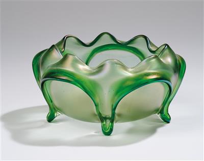 A bowl on five feet, Johann Lötz Witwe, Klostermühle, c. 1900 - Jugendstil e arte applicata del XX secolo