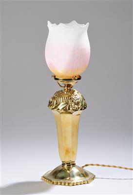 A table lamp with floral motifs and lamp shade, attributed to Daum, Nancy, designed in c. 1925 - Jugendstil and 20th Century Arts and Crafts