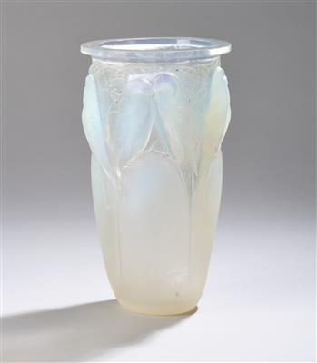 A vase “Ceylan” (“Huit perruches”), model: 16 May 1924, executed by René Lalique, Wingen-sur-Moder - Jugendstil e arte applicata del XX secolo