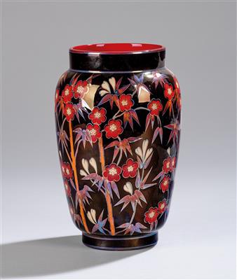 A vase with floral motifs, Zsolnay, Pécs, late 20th century - Jugendstil e arte applicata del XX secolo