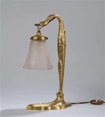 C. Ranc, a swan lamp (“Schwanenlampe”) - table lamp made of gilt brass with a lamp shade by Verrerie Schneider, Epinay-sur-Seine, c. 1925/30 - Jugendstil e arte applicata del XX secolo