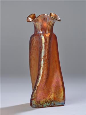 Christopher Dresser, a vase, form design: 1899, commissioned by (shape): Max Emanuel, London - Jugendstil e arte applicata del XX secolo