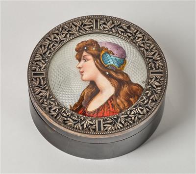 A covered box with silver decor and enamelled depiction of a female profile, Vienna, by May 1922 - Jugendstil e arte applicata del XX secolo