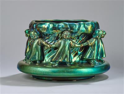 A large jardinière with children in a circle dance, dancing around a tree, model number: 7770, designed in c. 1904-06, executed by Zsolnay, Pécs - Jugendstil e arte applicata del XX secolo