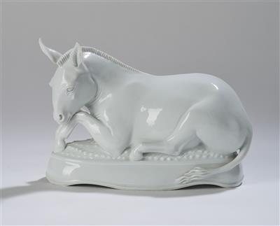 Max Esser, a donkey, model: H 264, Königliche Porzellan Manufaktur und Staatliche Porzellan Manufaktur Meissen, 1919 - Jugendstil e arte applicata del XX secolo