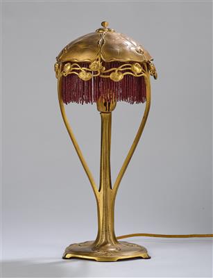 A table lamp made of gilt bronze with stylised floral motifs, France, c. 1900/1920 - Jugendstil and 20th Century Arts and Crafts