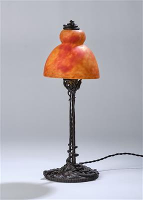 A table lamp with a vegetal lamp base and a lampshade by Daum, Nancy, c. 1925/30 - Jugendstil e arte applicata del XX secolo