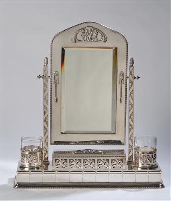 Toilettspiegel mit einer Deckelschale (für Kämme) und zwei Halterungen mit Glaseinsätzen (für Puderpinsel), Firma Wolkenstein  &  Glückselig, Wien, um 1910/15 - Jugendstil und angewandte Kunst des 20. Jahrhunderts
