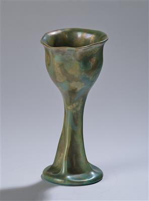 Vase in Form eines Blütenkelchs, Modellnummer: 5412, Ausführung: Firma Zsolnay, Pécs, um 1900 - Jugendstil und angewandte Kunst des 20. Jahrhunderts