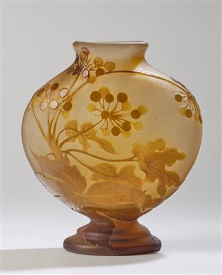 A vase with umbels, Emile Gallé, Nancy, c. 1910/20 - Jugendstil e arte applicata del XX secolo