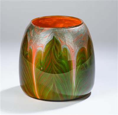 A vase with a decoration by Leopold Bauer, Johann Lötz Witwe, Klostermühle, 1906 - Jugendstil and 20th Century Arts and Crafts
