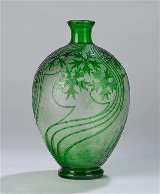 A vase with etched floral decor, Raffinerie und Glasfabrik Fritz Heckert, c. 1903 - Secese a umění 20. století