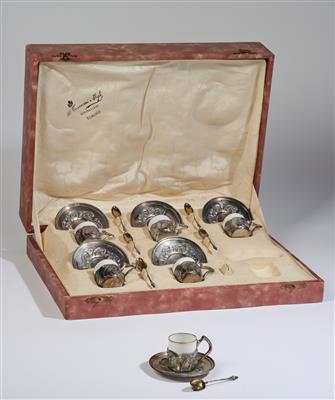 An eighteen-piece silver mocha set: six handled cups with porcelain liners, six saucers and six mocha spoons, Germany c. 1920 - Jugendstil e arte applicata del XX secolo