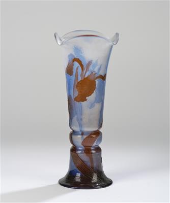 A vase with irises, Emile Gallé, Nancy, c. 1900 - Secese a umění 20. století