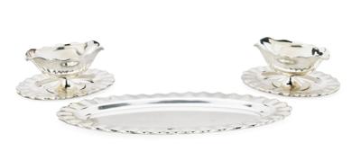 Otto Prutscher (Vienna, 1880-1949), a large oval silver tray with corrugated edge and two gravy boats with spouts on both sides and integrated saucers with corrugated edges, Moritz Österreicher, Vienna, c. 1925 - From the Schedlmayer Collection- Art Nouveau and 20th Century Applied Arts