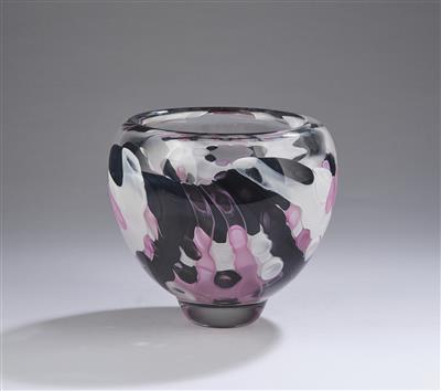 Gary Brent Beecham (born in the USA in 1955), a vase "Geometric Textile", 1983 - Dalla Collezione Schedlmayer  II