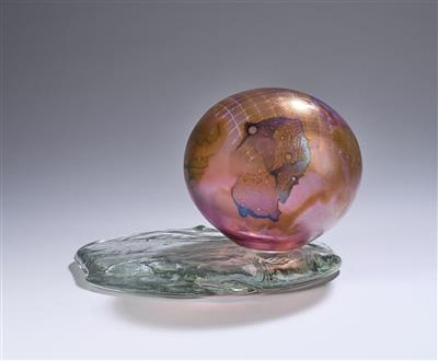 Helmut W. Hundstorfer (born in Linz in 1947), a glass ball with base, 1983 - From the Schedlmayer Collection II - Art Nouveau and Applied Art of the 20th Century