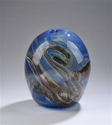 Samuel J. Herman (born in 1936), a glass object (vase): "large egg", 1977 - Sbírka Schedlmayer II