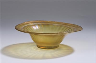 A bowl in the style of Quezal & Co, New York - From the Schedlmayer Collection II - Art Nouveau and Applied Art of the 20th Century