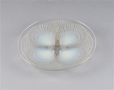 A plate (coupe) "Coquilles", René Lalique, Wingen-sur-Moder, designed on 8 December 1924 - Sbírka Schedlmayer II