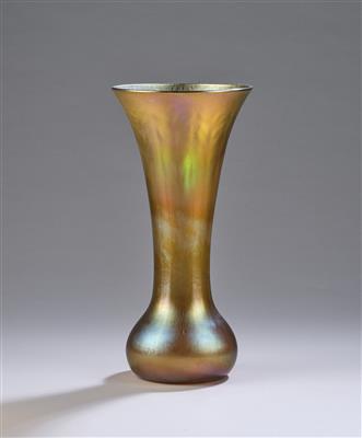 A vase, Louis Comfort Tiffany, New York, c. 1900 - Dalla Collezione Schedlmayer  II