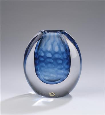 Vicke Lindstrand (Sweden, 1904-1983), vase, Kosta Glasbruk, Sweden - Dalla Collezione Schedlmayer  II