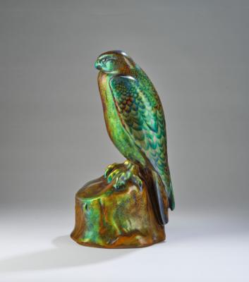 A large eagle, designed by Mihaly Kapas Nagy, model number 8597, Zsolnay, Pécs, c. 1900/01 - Jugendstil e arte applicata del XX secolo