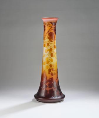 Hohe Vase mit Weinlaub und Weinreben, Emile Gallé, Nancy, 1905-08 - Jugendstil & Angewandte Kunst des 20. Jahrhunderts