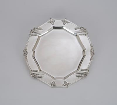 A silver tray in decagonal shape, Gedlitzka's Söhne, Vienna, by May 1922 - Jugendstil e arte applicata del XX secolo