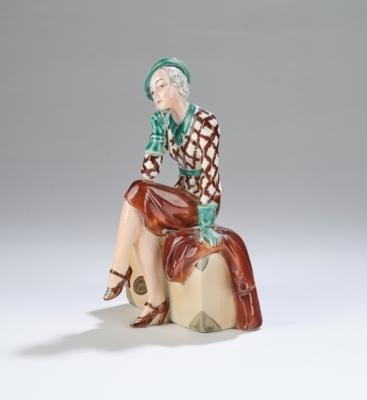 A young lady with hat and flowers, sitting on a suitcase, Wiener Manufaktur Friedrich Goldscheider, 1922-42 - Jugendstil e arte applicata del XX secolo