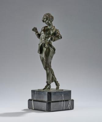 A bronze figure of a modern elegant lady, c. 1920 - Jugendstil e arte applicata del XX secolo