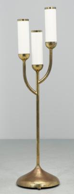 A three-arm floor lamp made of hammered brass, c. 1900 - Jugendstil e arte applicata del XX secolo