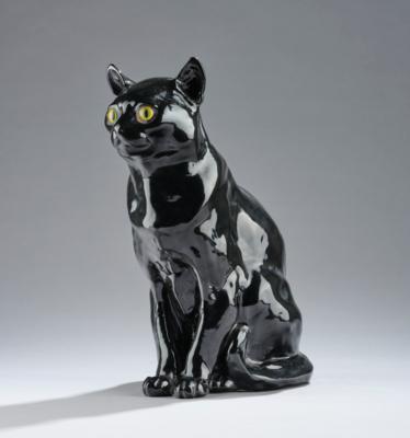 A large seated cat, model number 1227, executed by Wiener Kunstkeramische Werkstätte (WKKW), c. 1910/14 - Jugendstil e arte applicata del XX secolo